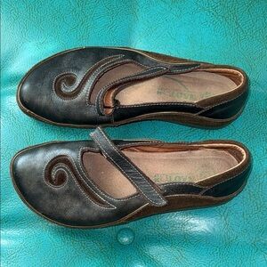 NAOT Matai Mary Jane adorable artsy boho swirl cutout comfort shoe size 38